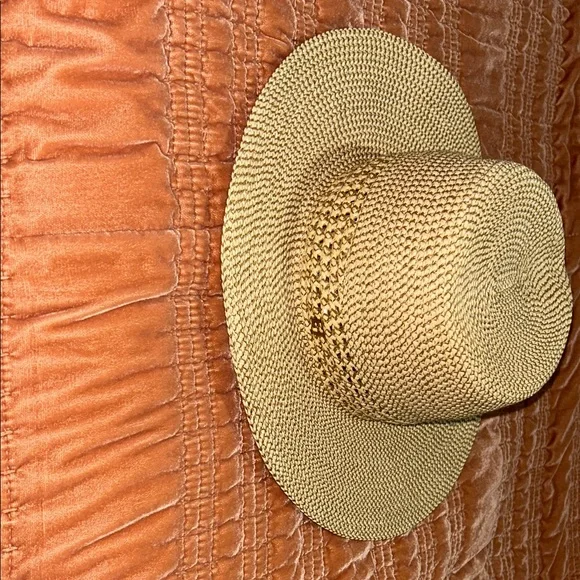 Eric Javits Squishee Bayou Fedora Woven hat in Peanut - Picture 4 of 12